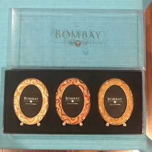 Bombay company 3 small oval pictures frames